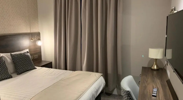 Standard Zimmer Trafford Hall Hotel Manchester, Trademark Collection by Wyndham