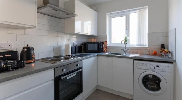 Коттедж Air Host and Stay - 3 Bedroom new build sleeps 8 minutes from LFC free parking 16