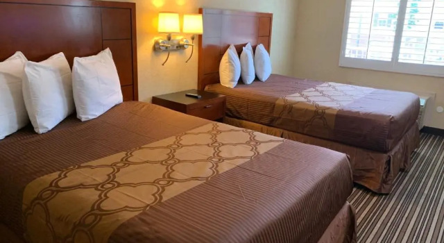 Четырёхместный номер Standard Buena Park Inn