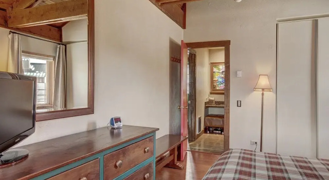 Nice Update Condo - Great Access to Superbee Lift in East Village - AN302 by RedAwning, Забронировать Апартаменты/квартира Отели Коппер-Маунтин с парковкой, Парковка