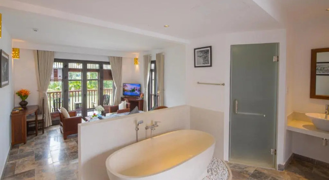 Номер Deluxe с балконом Legacy Hoi An Resort