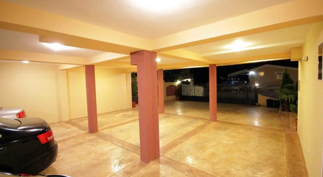 Villa Jupok, Book Villa Hotels in Bar with Parking, Parking