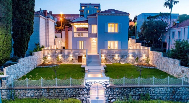 Spacious Villa with Private Pool in Dubrovnik, Забронировать Вилла Лапад Дубровник, рядом с Частный пляж Hotel Vis