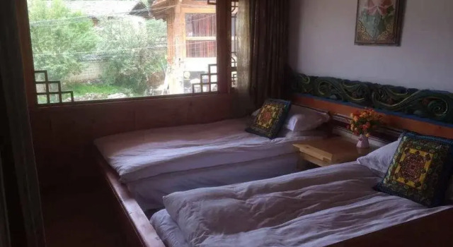 Yueliang Zhishang Hostel