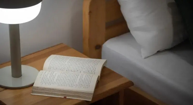 Кровать в общем номере White Swan Boutique Apartments