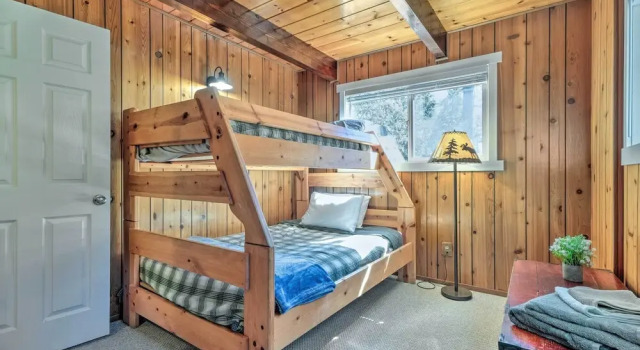 Коттедж с 4 комнатами Game Room & Deck: Oso Cozy Cabin in Arnold!