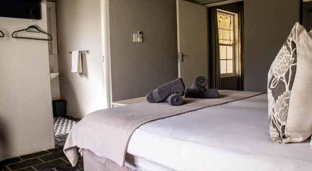 Saronsberg Vineyard Cottages, Book Hotel Hermon Swartland