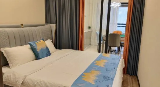 Двухместный люкс с 2 комнатами с видом на море EStay Holiday Apartment (Zhonghai Gold Coast Branch)