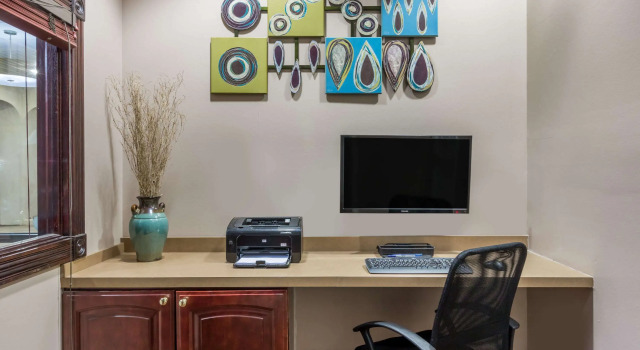 Days Inn by Wyndham Pearl/Jackson Airport, Rezerwuj Hotel Hotele w New England z basenem, Basen