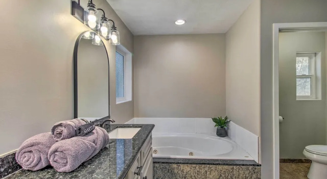 Коттедж 2 Mi to Lake: Marvelous Pinetop Home w/ Fireplaces
