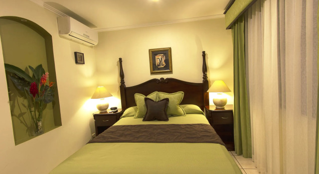 Hotel Boutique Iguana Verde, Varaa Boutique-hotelli Hotellit Alajuela uima-altaalla, Uima-allas