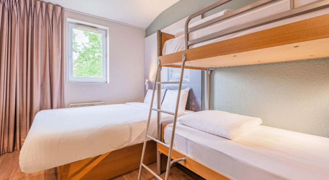 B&B HOTEL Colmar Vignobles Ouest, Забронировать Отель «постель и завтрак» Отели Alsace Wine Route с парковкой, Парковка