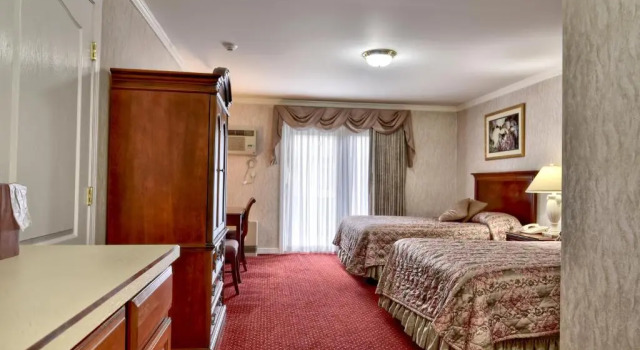 Двухместный номер Deluxe с балконом Roosevelt Inn & Suites Saratoga Springs