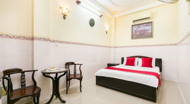 OYO 626 Quy Loc Hotel