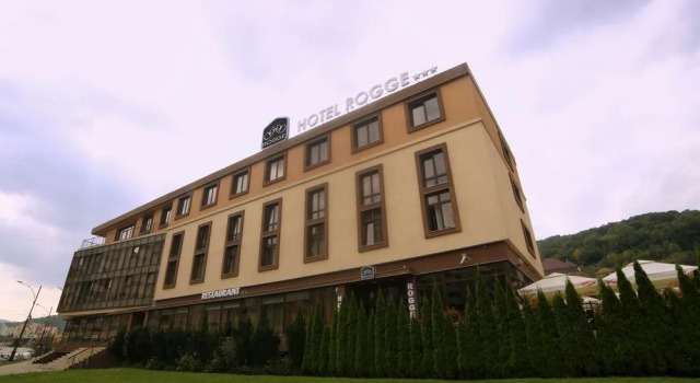 Hotel Rogge, Varaa Hotelli Hotellit Carpathians - Romania uima-altaalla, Uima-allas