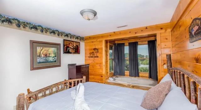 9 Bedroom Roscoe's Retreat by Hosteeva