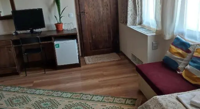 Трёхместный номер Standard с балконом и с красивым видом из окна Guest House Belchin View