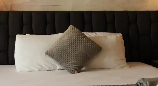 Двухместный номер Standard с балконом Bahia 79 Apartasuites Cerca al Centro