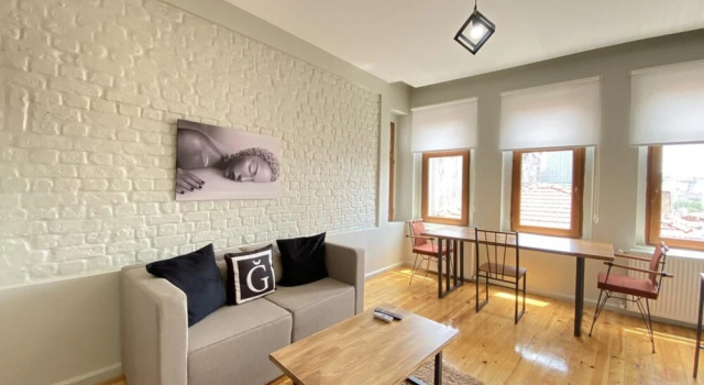 Central Flat With a Shared Terrace in Beyoglu, Забронировать Отель Бейоглу Стамбул, рядом с Цветочный пассаж