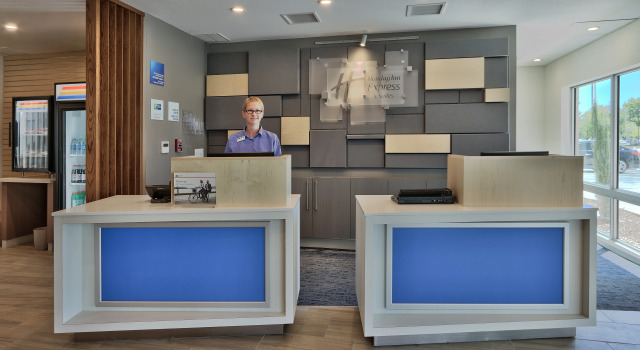 Holiday Inn Express & Suites - Roswell, an IHG Hotel, Buchen Sie Hotel Roswell New Mexico