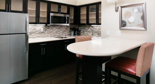 Staybridge Suites Des Moines Downtown by IHG, Забронировать Отель Де-Мойн Айова