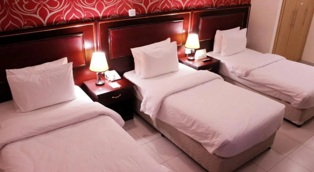 Трёхместный номер Standard Montreal Naif Hotel
