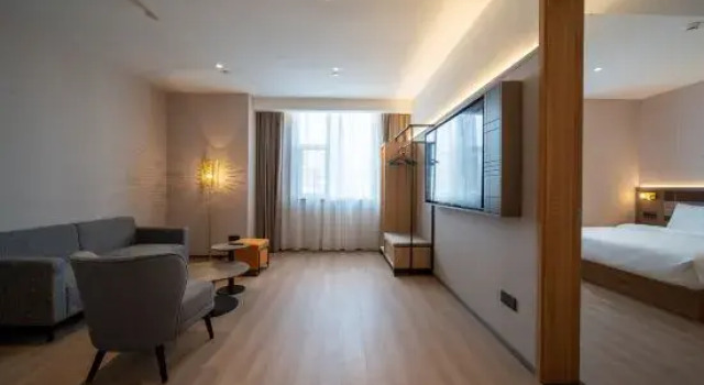 Люкс Home Inn Plus Hotel (Linyi Lushang Center Wanda Plaza Branch)