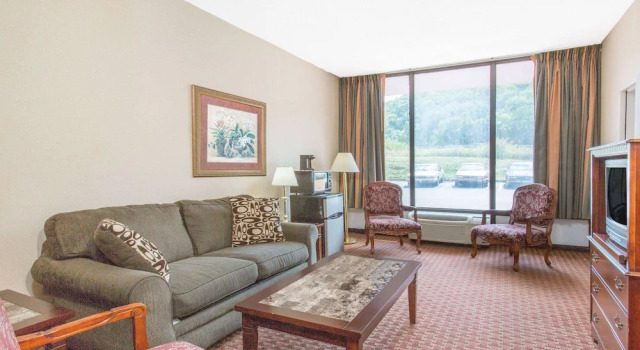 Люкс Days Inn by Wyndham Princeton