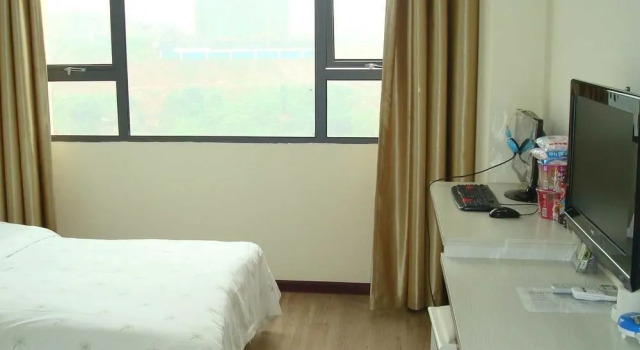 Lily Holiday Hotel (Yichang East Railway Station Fujiuyuan Xintiandi Branch)(百合假日酒店(宜昌东站店)), Varaa Hotelli Yichang Hubei