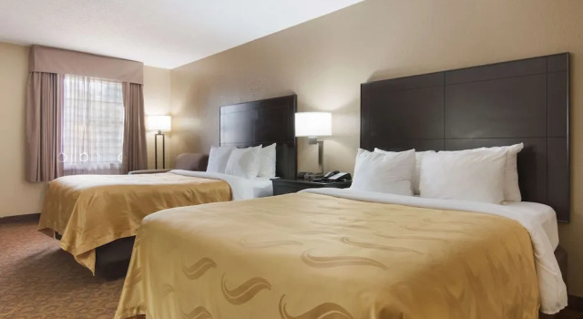 Четырёхместный номер Standard с балконом Quality Inn Magnolia