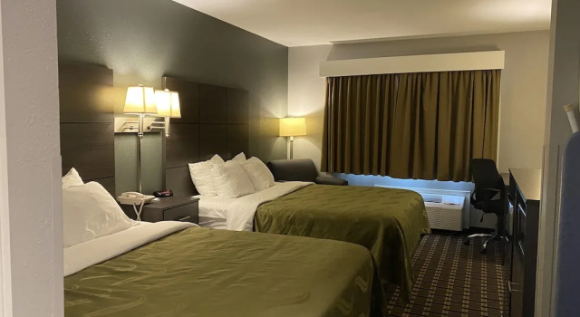 Standard- firedobbelt værelse med udsigt over poolen Quality Inn Mauston