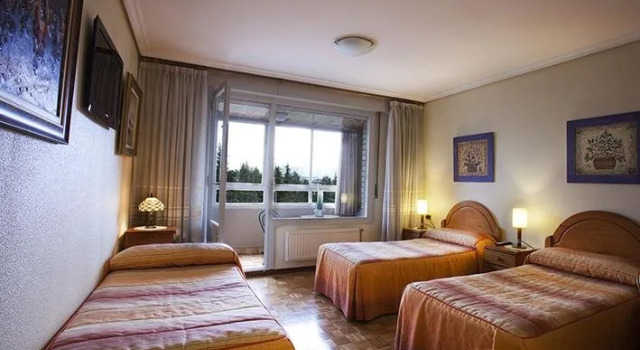 Pensión Pasadena, Prenota Hotel Pamplona Navarra, vicino a Yamaguchi Park