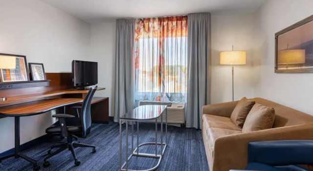 Шестиместный люкс Fairfield Inn & Suites by Marriott Smithfield
