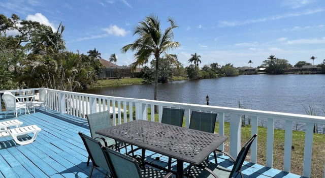 Люкс Цокольный этаж с 2 комнатами Marco Island Lakeside Inn