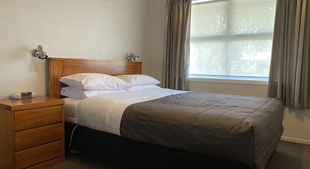 Люкс c 1 комнатой с балконом Colonial Motel