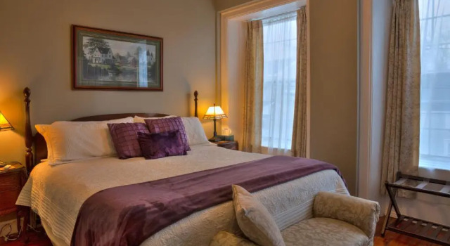 Люкс Sir Isaac Brock B&B Luxury Suites