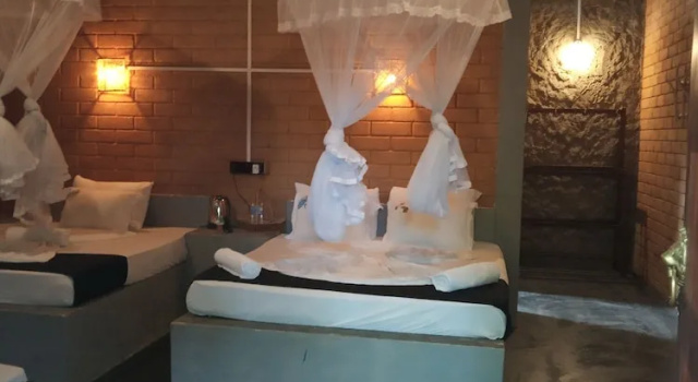 Семейный коттедж с балконом Sandalwood Cottage