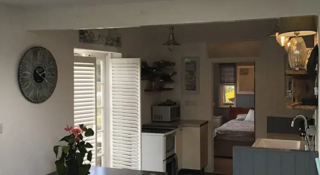 Charming 2-bed Cottage in Tranquil Riversetting