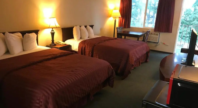 Двухместный номер Standard Smokey Point Motor Inn