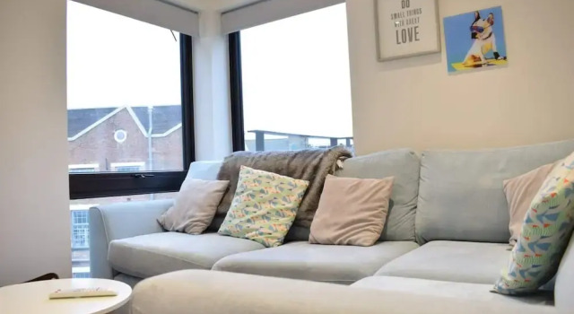 Bright 1 Bedroom Flat in North London With Balcony