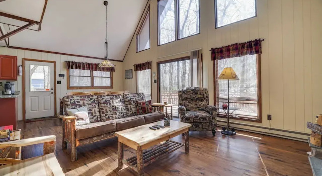Hot Tub + Sauna + Deck + Firepit + Beach Access + Near Dining Grateful Escape by Avantstay