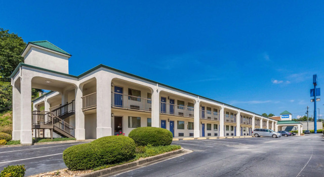 Rodeway Inn & Suites, Boek Hotel Hotels in Georgia met parkeren, Parkeren