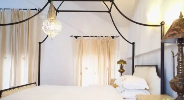 Семейный люкс с 3 комнатами Desert Island Rose Antique Homestay (Leshan Shihao Plaza High-speed Railway Station)