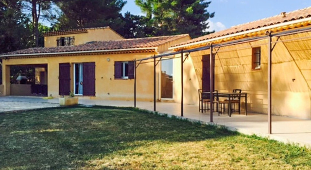 Well-appointed, 3-bedroom House Featuring a Swimming Pool and Terrace, Book Hotel Hoteller i Pertuis med pool, Swimmingpool