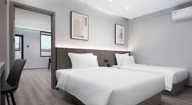 Трёхместный люкс Deluxe HINZE Hotel (Sanya Phoenix International Airport)