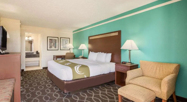 Номер Standard Quality Inn Tulsa Central