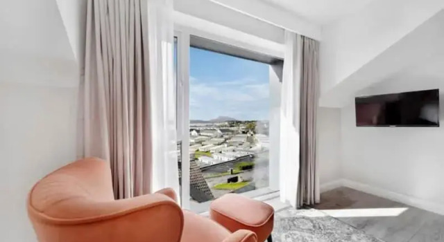 The View, Prenota Hotel Downings 