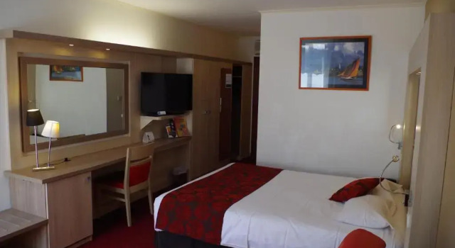 Двухместный номер Standard с балконом Logis Hotels, Hôtel Aquilon, Saint-Nazaire