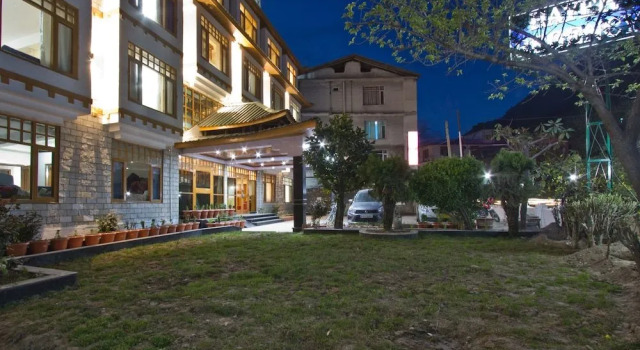 Hotel Sky Heaven, Забронировать Отель Отели Манали с парковкой, Парковка