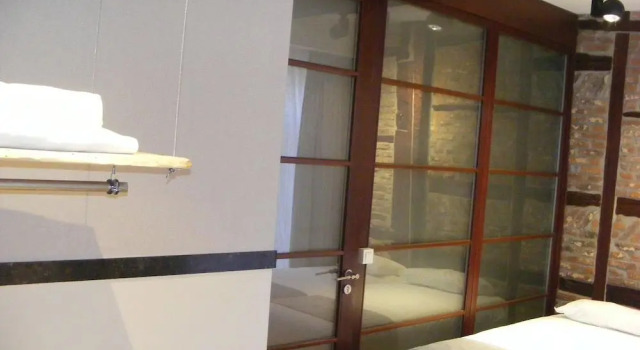 Amosa Liège City Centre Apart Gerardrie 17, Забронировать Отель Отели Льежа с парковкой, рядом с HEC Management School -&amp;#128; University of Liège, Парковка